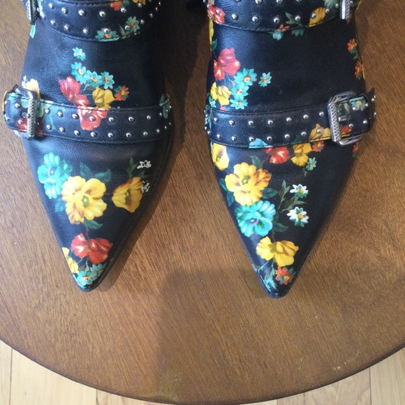 Seraphim Pointy Toe Floral Booties - Picture 5 of 8